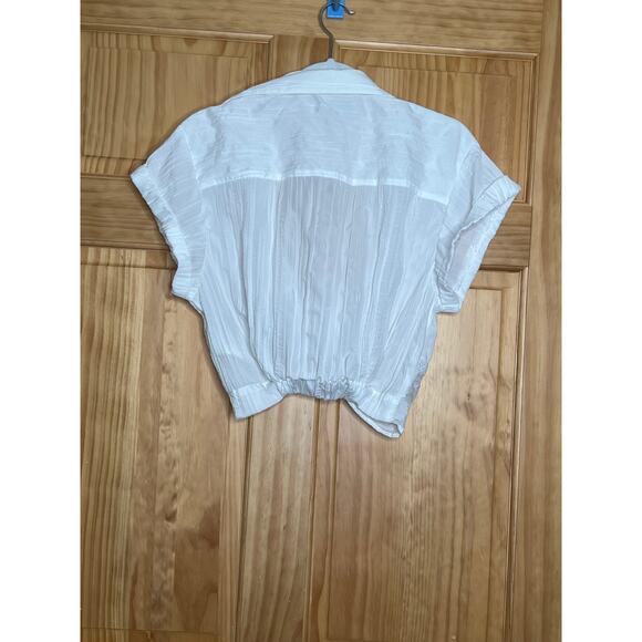 Urban Outfitters womens size M top white crinkle material crop cap sleeveWN - Picture 2 of 7
